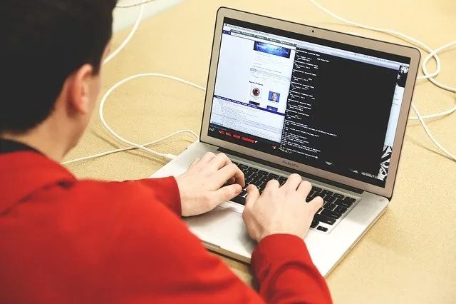 Laptopy powstawowe – czy warto kupić?