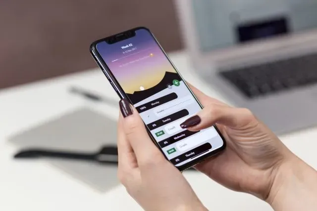 Jak skutecznie chronić telefon przy codziennym użytkowaniu?