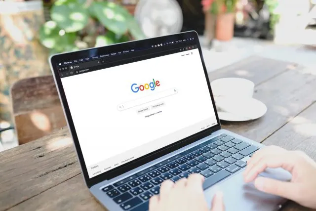 Dlaczego warto łączyć kampanie Google Ads z pozycjonowaniem